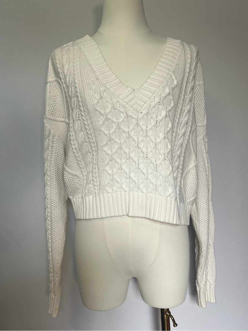 RSQ White Cable Knit V-Neck Pullover Sweater
